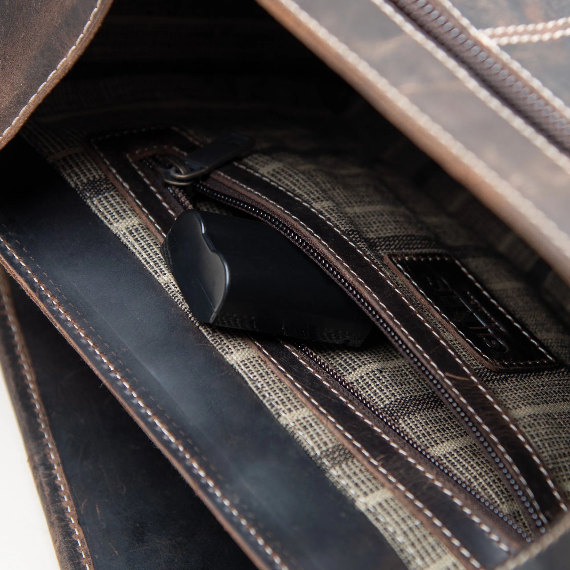 Leder Schultertasche Trafalgar - Image 15